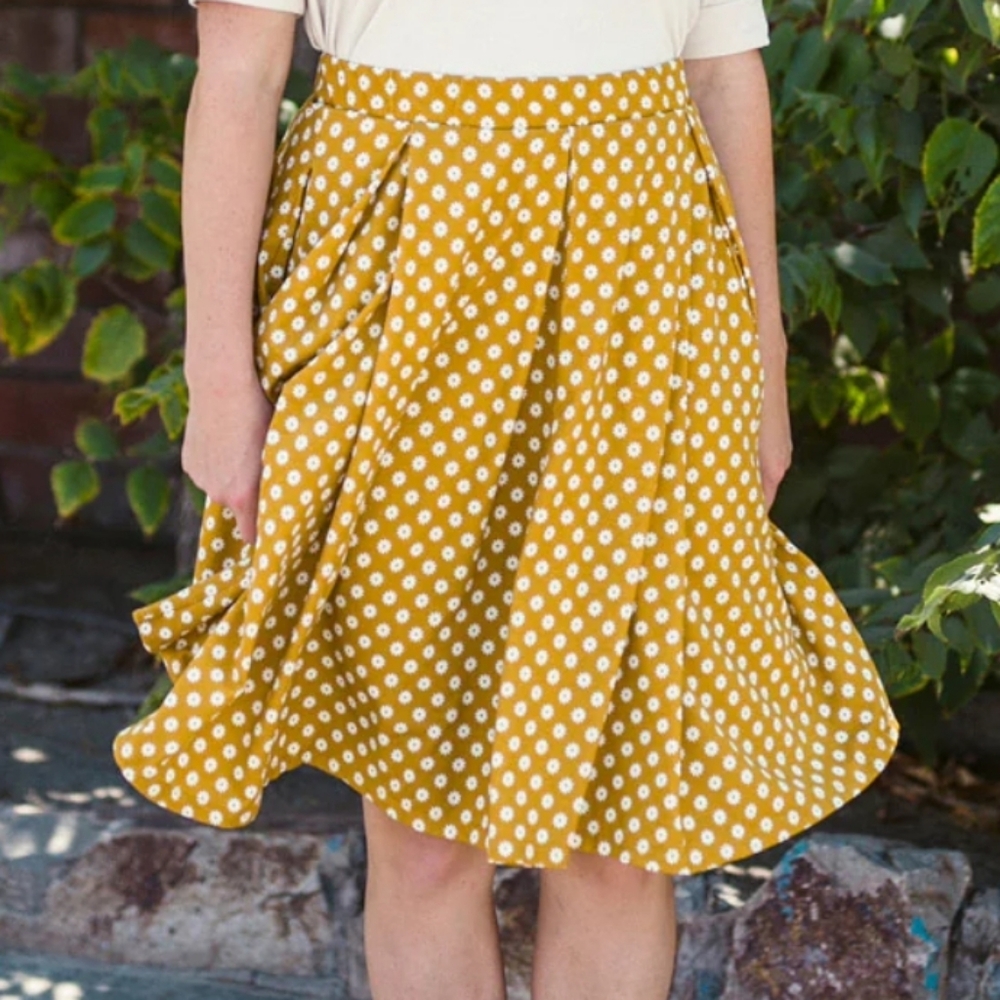 LuLaRoe Yellow Skater Skirt with White Daisies